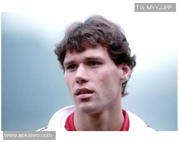 21世纪足球明星的辉煌瞬间与传奇故事全景回顾